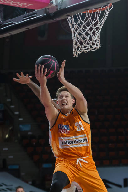 励了无数年 励了无数年